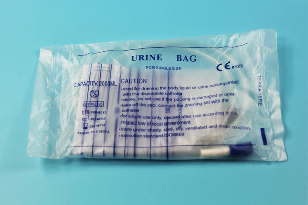 How to properly use a disposable adult drainage bag?